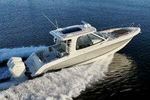 38ft Boston Whaler Yacht For Sale