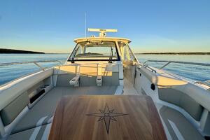 38FT (11.58M) BOSTON WHALER
