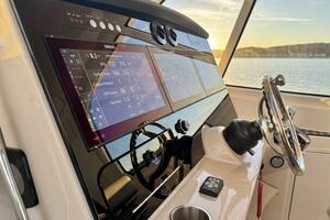 38FT (11.58M) BOSTON WHALER