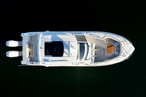 38FT (11.58M) BOSTON WHALER