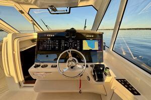38FT (11.58M) BOSTON WHALER