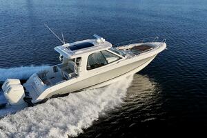 38FT (11.58M) BOSTON WHALER