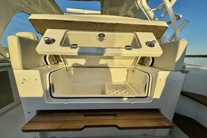 38FT (11.58M) BOSTON WHALER