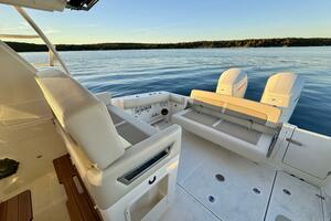 38FT (11.58M) BOSTON WHALER