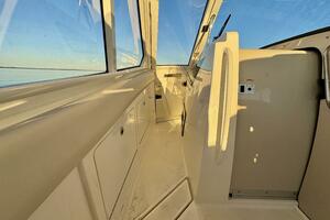 38FT (11.58M) BOSTON WHALER