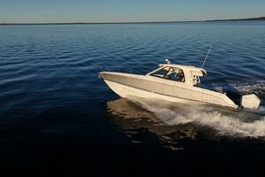 38FT (11.58M) BOSTON WHALER