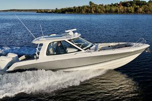 38FT (11.58M) BOSTON WHALER