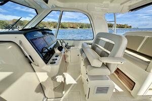 38ft Boston Whaler Yacht For Sale