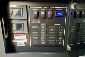 38ft Boston Whaler Yacht For Sale