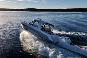 38FT (11.58M) BOSTON WHALER