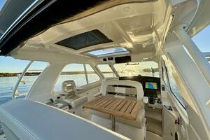 38FT (11.58M) BOSTON WHALER