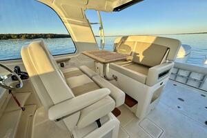 38FT (11.58M) BOSTON WHALER