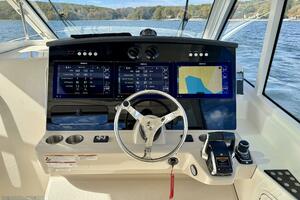 38ft Boston Whaler Yacht For Sale