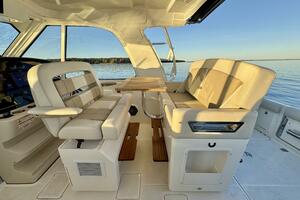 38FT (11.58M) BOSTON WHALER