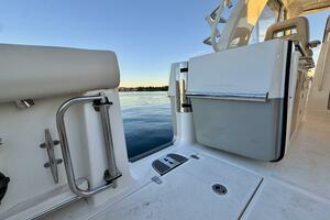 38FT (11.58M) BOSTON WHALER