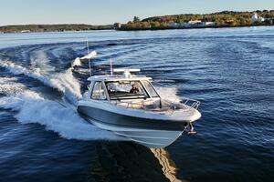 38FT (11.58M) BOSTON WHALER