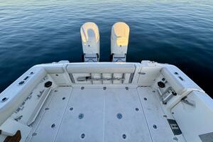 38FT (11.58M) BOSTON WHALER
