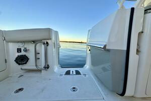 38FT (11.58M) BOSTON WHALER
