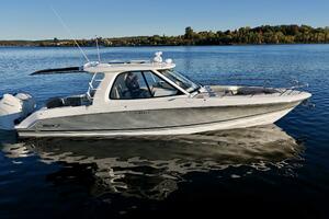 38FT (11.58M) BOSTON WHALER