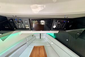 38ft Boston Whaler Yacht For Sale
