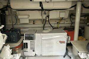 2003 Cruisers Yachts 540 Express thumbnail 27