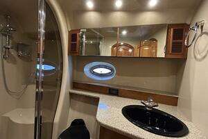 2003 Cruisers Yachts 540 Express thumbnail 18