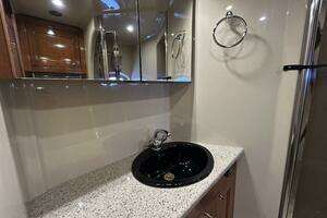 2003 Cruisers Yachts 540 Express thumbnail 23