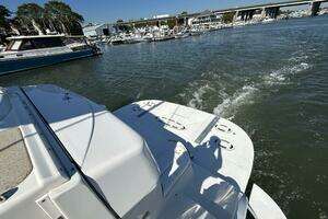 2003 Cruisers Yachts 540 Express thumbnail 5