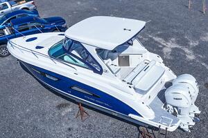 33FT (10.06M) REGAL Worth Avenue Yachts
