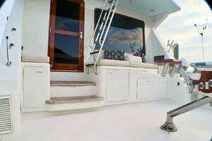 2001 Donzi 73 Sport Yacht thumbnail 4