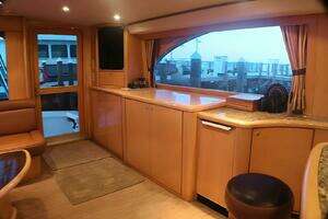2001 Donzi 73 Sport Yacht thumbnail 8