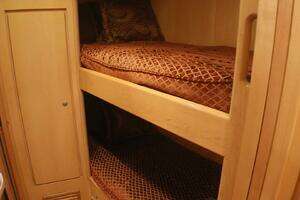 2001 Donzi 73 Sport Yacht thumbnail 40