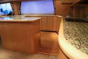 2001 Donzi 73 Sport Yacht thumbnail 13