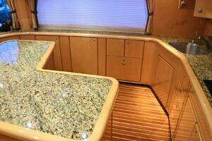 2001 Donzi 73 Sport Yacht thumbnail 14