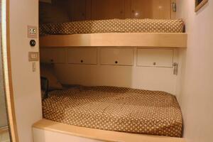 2001 Donzi 73' Sport Fish  Crew Stateroom