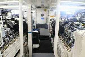 2001 Donzi 73' Sport Fish  Engine Room (10)