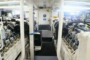 2001 Donzi 73 Sport Yacht thumbnail 77