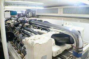 2001 Donzi 73 Sport Yacht thumbnail 74