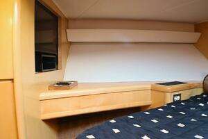 2001 Donzi 73 Sport Yacht thumbnail 35