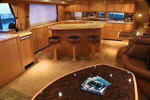 2001 Donzi 73 Sport Yacht thumbnail 7