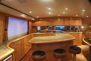 2001 Donzi 73 Sport Yacht thumbnail 11