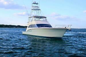 2001 Donzi 73' Sport Yacht (2)