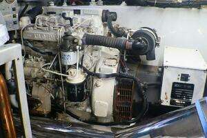 2001 Donzi 73 Sport Yacht thumbnail 72
