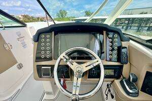 2019 Robalo R317 thumbnail 2