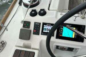 2017 Beneteau Oceanis 45 thumbnail 27