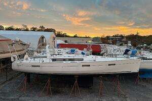 2017 Beneteau Oceanis 45 thumbnail 17