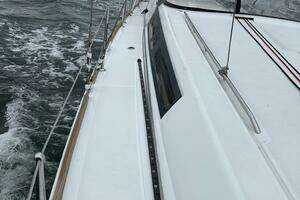 2017 Beneteau Oceanis 45 thumbnail 34