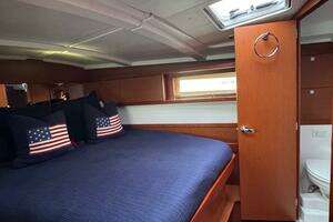 2017 Beneteau Oceanis 45 thumbnail 47