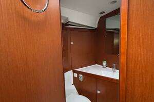 2017 Beneteau Oceanis 45 thumbnail 55