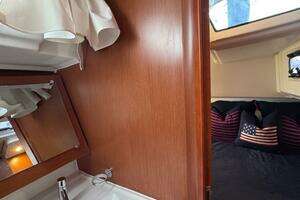 2017 Beneteau Oceanis 45 thumbnail 65